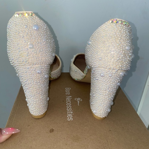 Elegant Pearl-Embellished Cream Heels - Picture 5 of 6